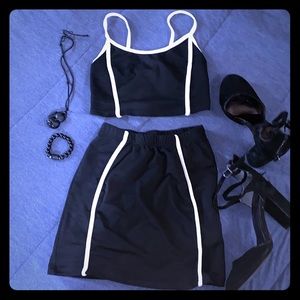 Black and white sporty two piece combo 5$ a piece